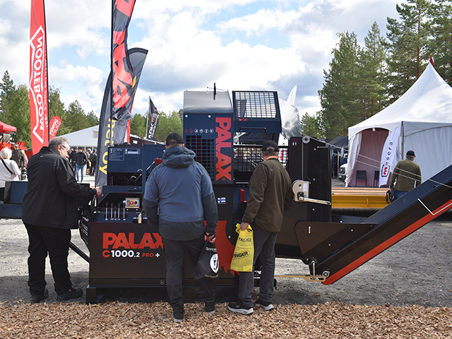 Palax C1000 firewood processor at an exhibition.