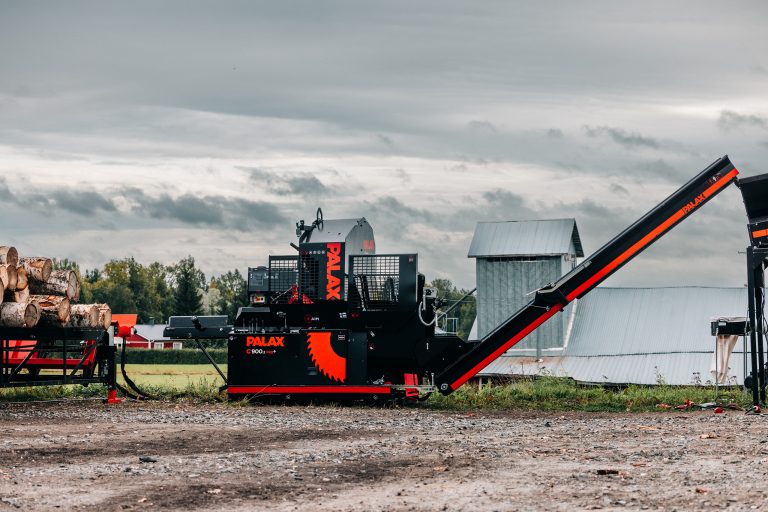 Palax C900.2 firewood processor making firewood with Palax Mega log table and Palax Roller Cleaning Conveyor.
