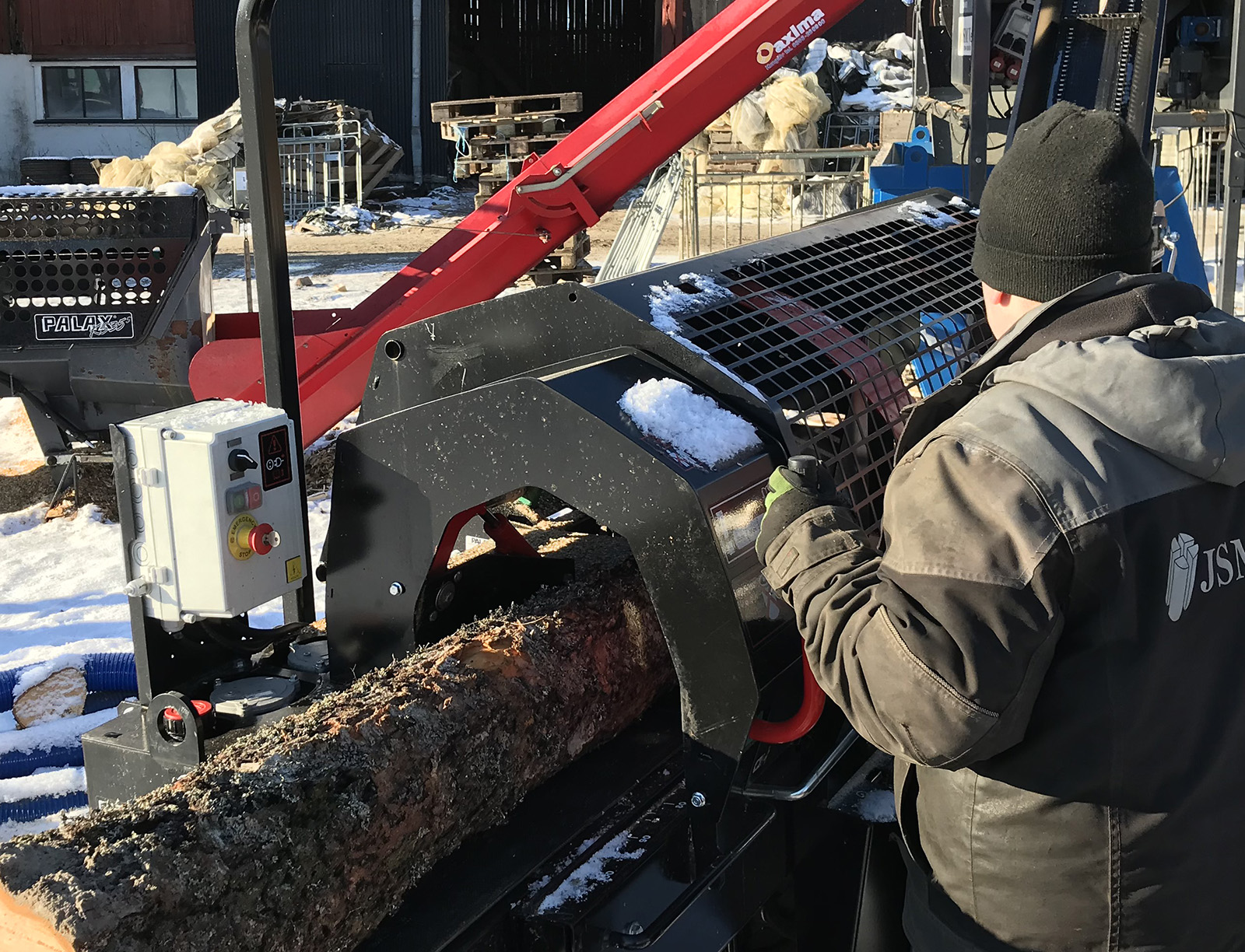 JSM Ved making firewood with Palax Chain Saw machines.